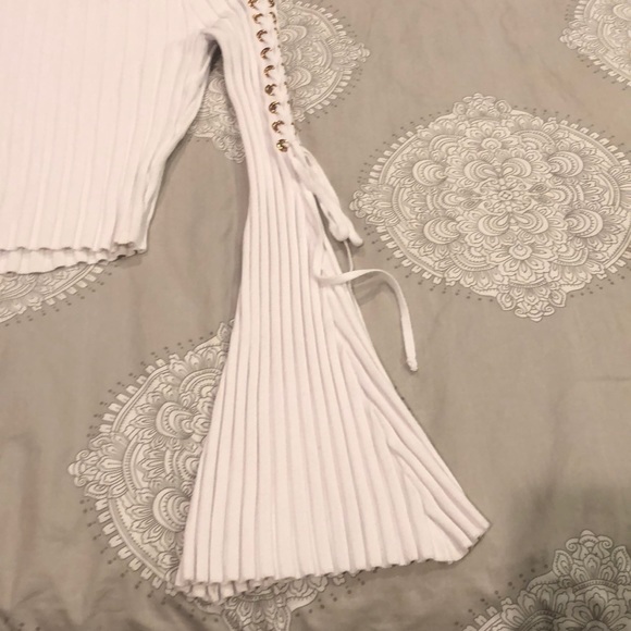 White - Picture 3 of 4